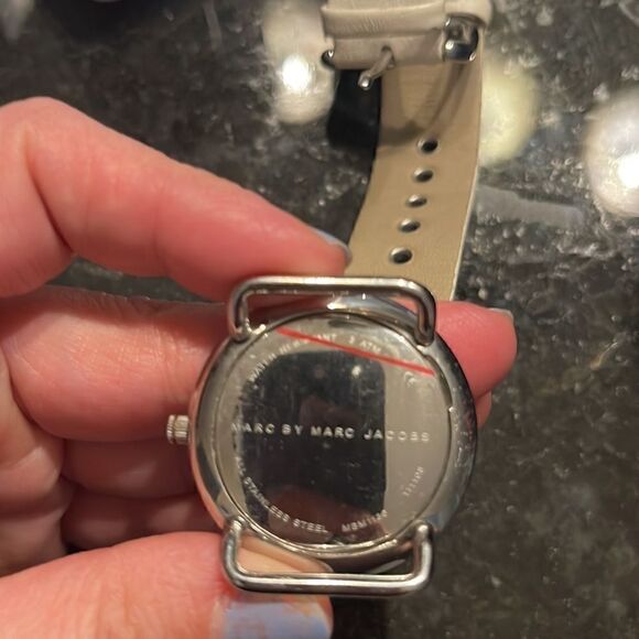 Marc Jacobs White leather band Silver Watch - Picture 6 of 6